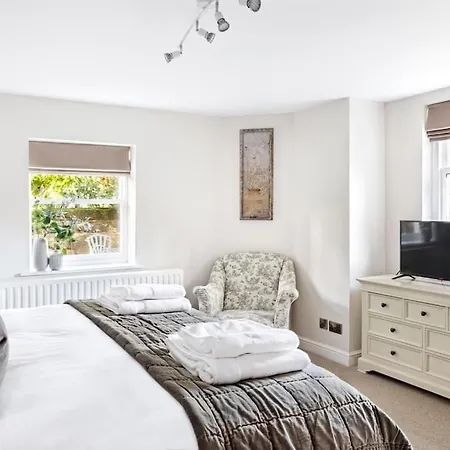 Entire Spacious - Apartment