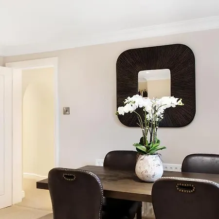 Entire Spacious - *